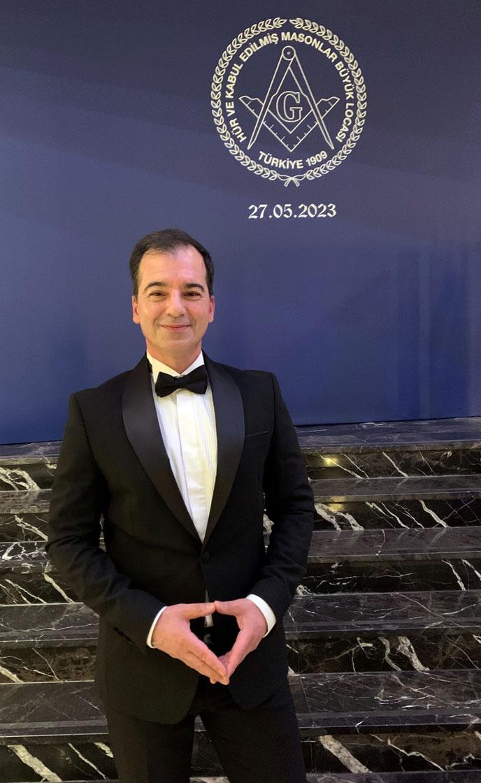 Distrikt­meister Berlin als Dol­metscher bei der Groß­logen­ver­samm­lung in Istan­bul